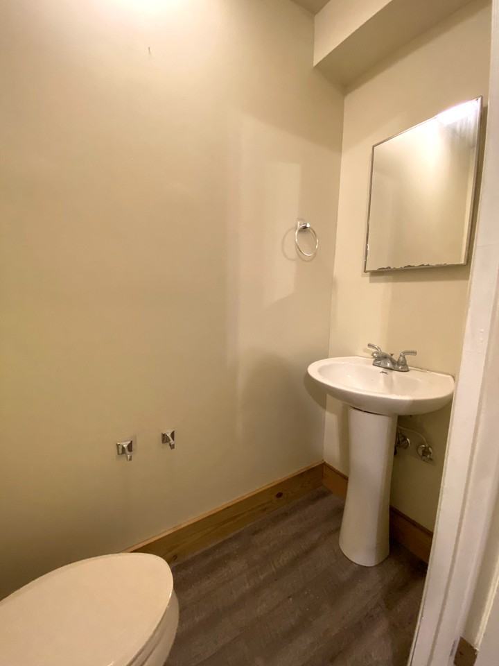 142 Margo Lane ##B - Photo 3 of 8