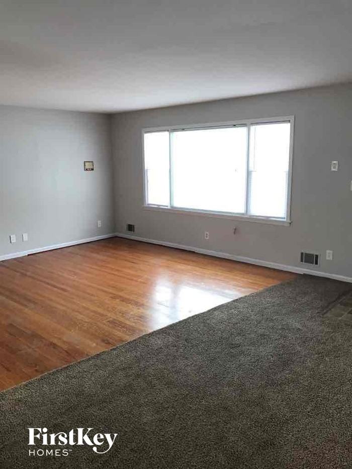 6801 East 99 Street - Photo 3 of 13