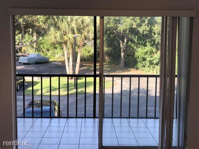 470 NW 20th St - Photo 3 of 13