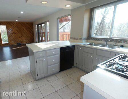 135 Central Ave - Photo 3 of 28