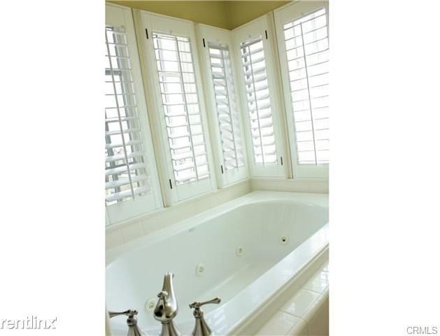 2700 Bungalow Pl - Photo 3 of 10