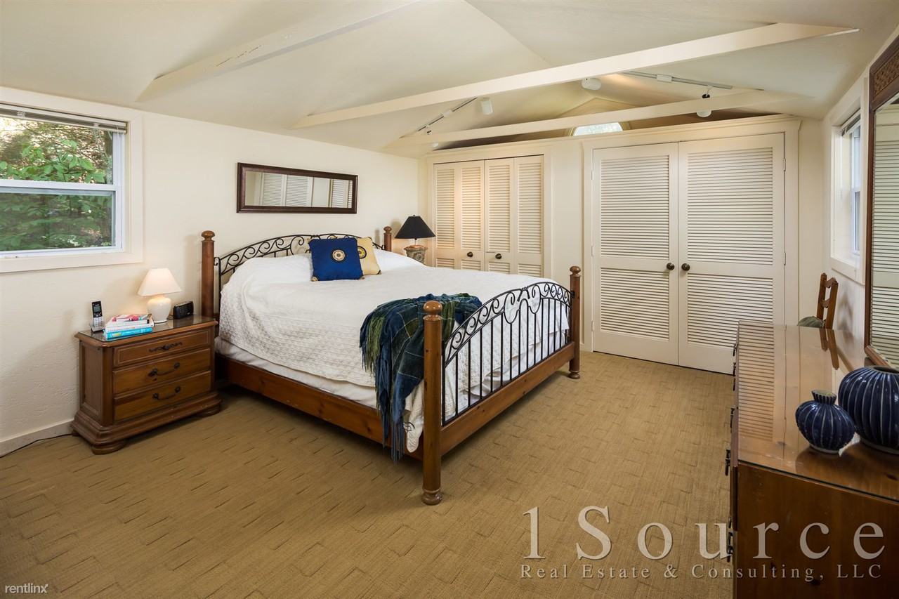 9093 Lakeshore Dr - Photo 3 of 10