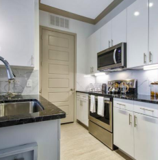 1801 Bayside Dr - Photo 3 of 12