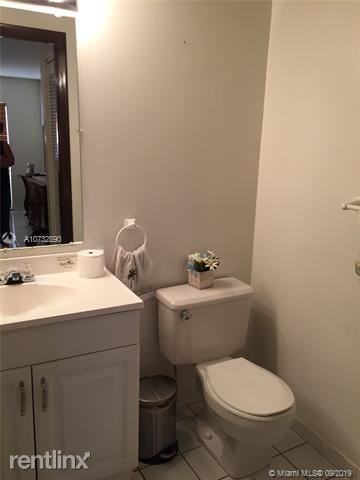 301 Nw 84th Ct 709 - Photo 2 of 10