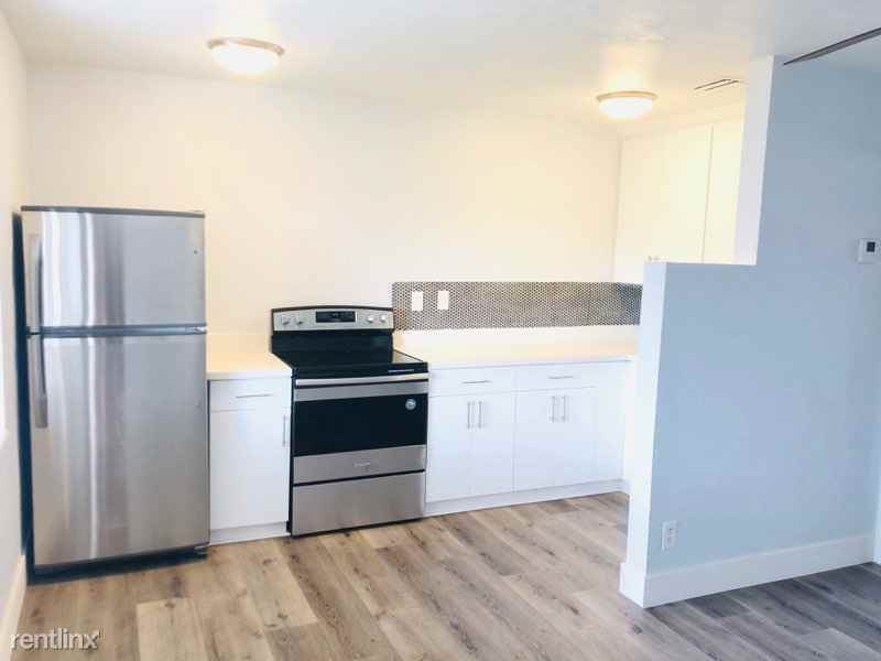 1016 NE 17th Ave - Photo 2 of 10