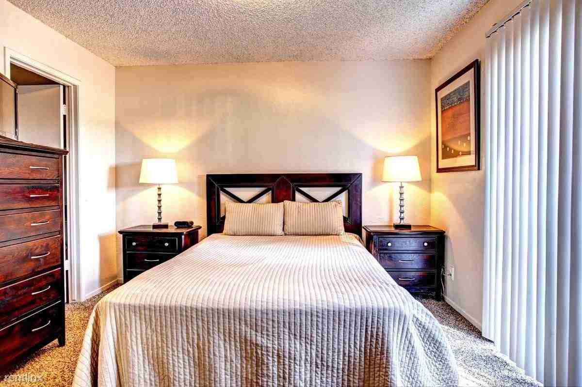 937 N Peach Ave - Photo 2 of 5