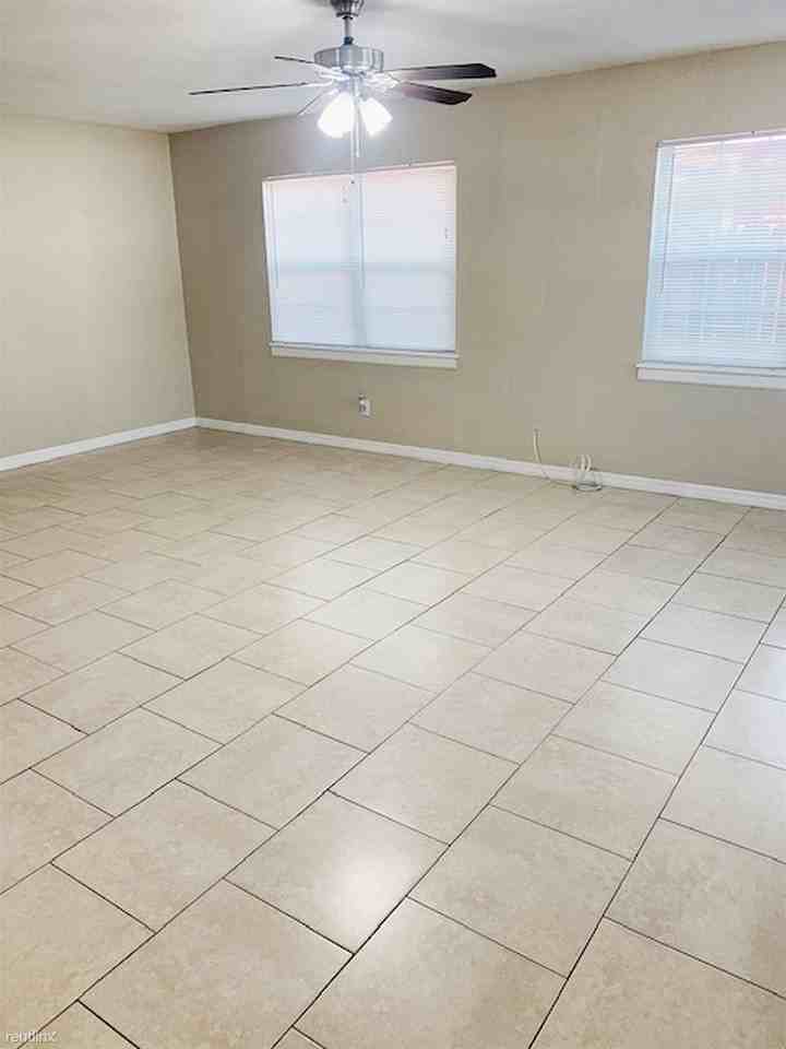 3010 24th Ave N - Photo 2 of 10