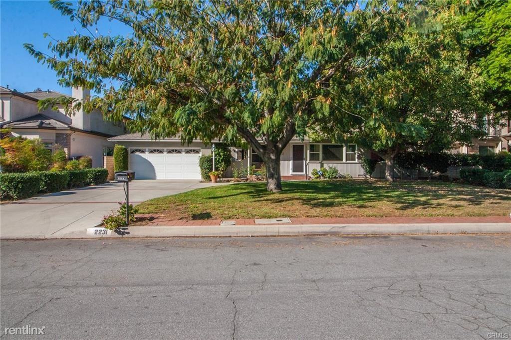 2231 Greenfield Ave - Photo 2 of 12