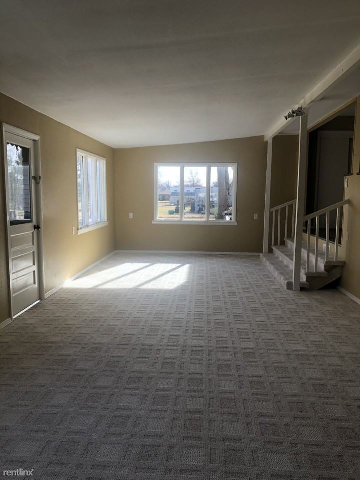 2425 S Mina Ave - Photo 2 of 17