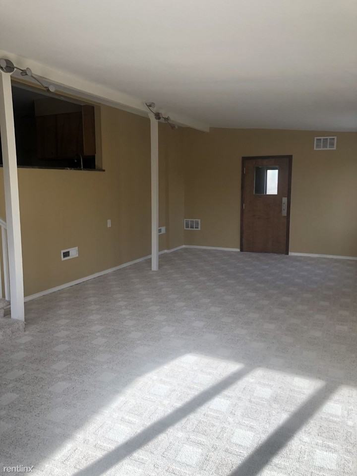 2425 S Mina Ave - Photo 3 of 17