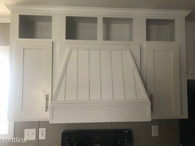 1103 27th St 9 - Photo 3 of 16