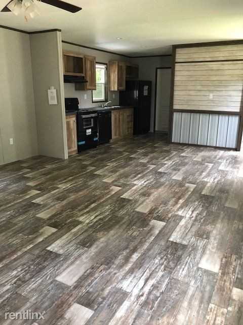 1205 W Circle Dr 6 - Photo 2 of 15