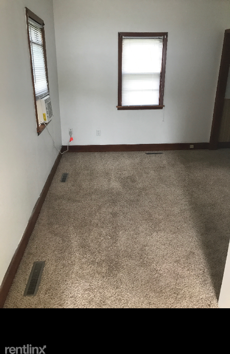 1303 1/2 1/2 4th Ave Se - Photo 3 of 4