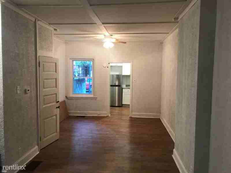104 N Mole St - Photo 2 of 8