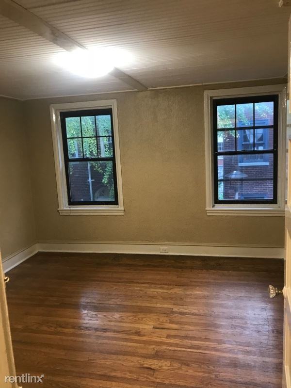 104 N Mole St - Photo 3 of 8