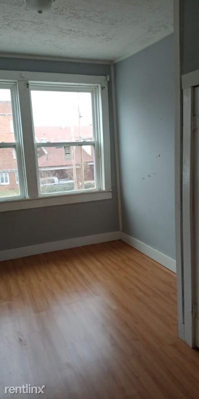 303 S Poplar 210 - Photo 2 of 3