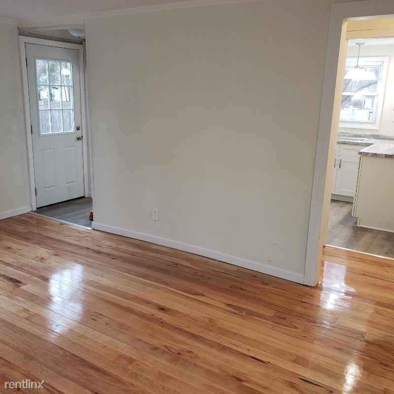 1016 Berkshire Ave - Photo 3 of 11