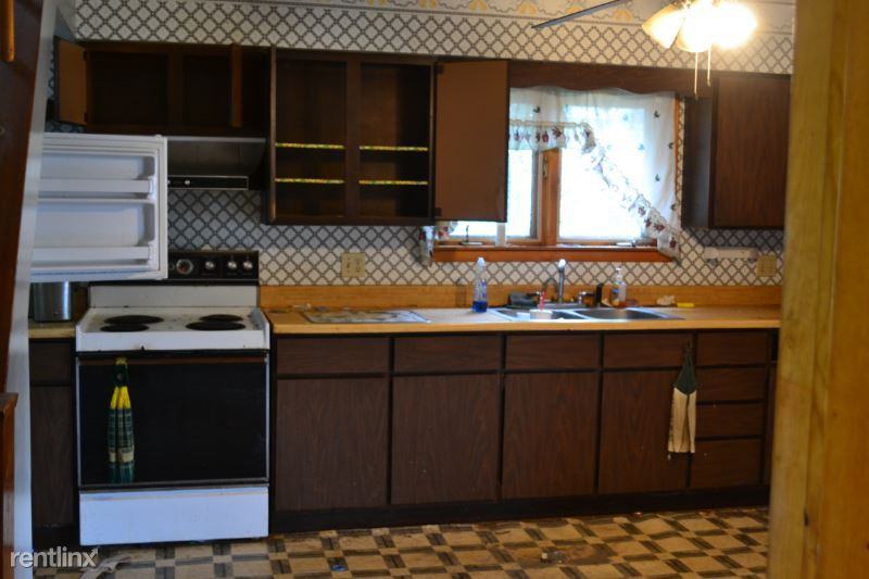 108 Sterling St - Photo 3 of 17