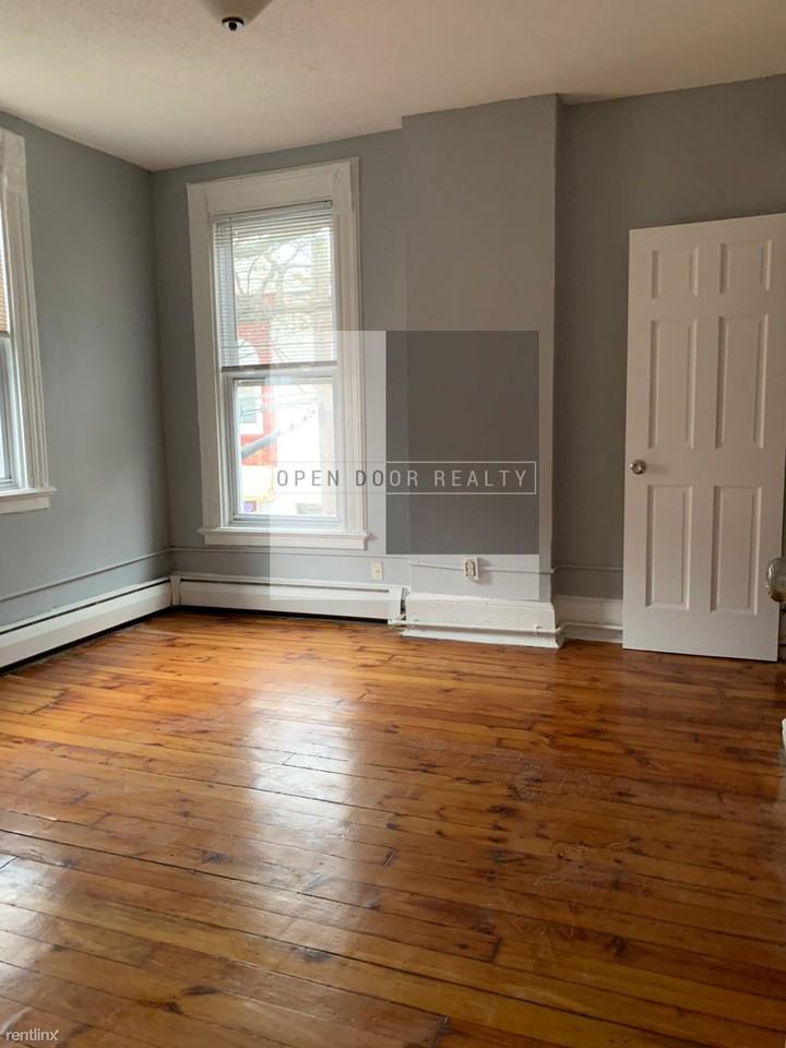 373 Crown St - Photo 2 of 15