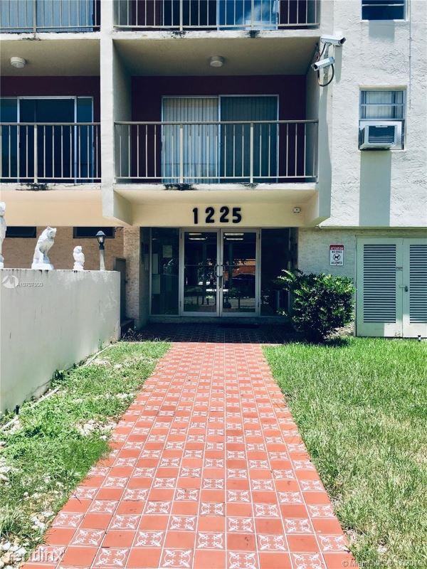 1225 Ne 124th St. 28b - Photo 2 of 20