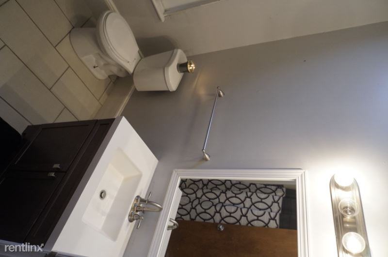 802 Ellis St B - Photo 3 of 12