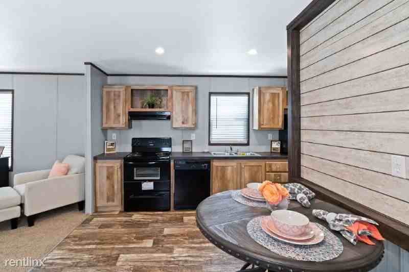 1205 W. Circle Dr 27 - Photo 2 of 4