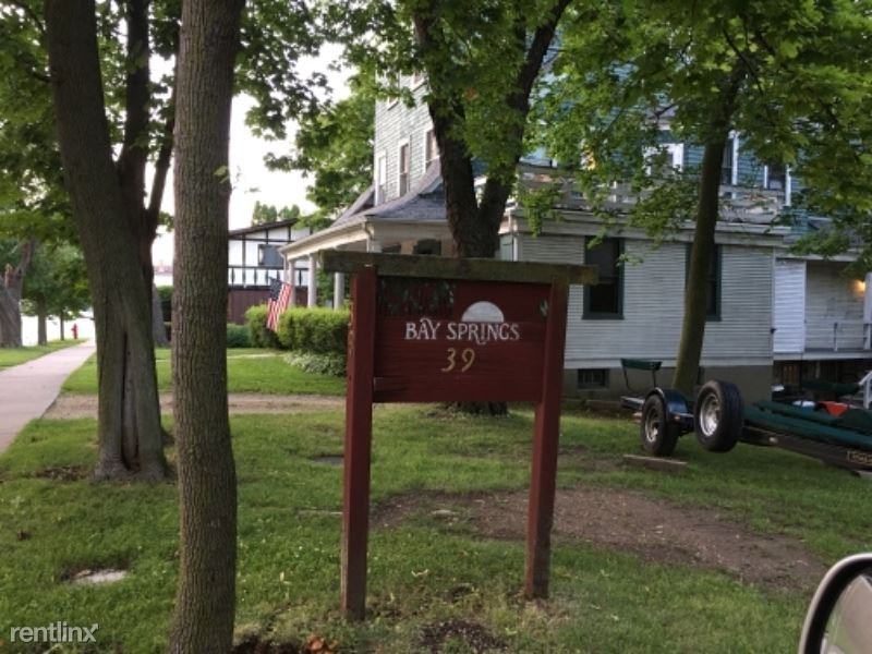 39 N. Walworth Ave. Williams Bay - Photo 2 of 8