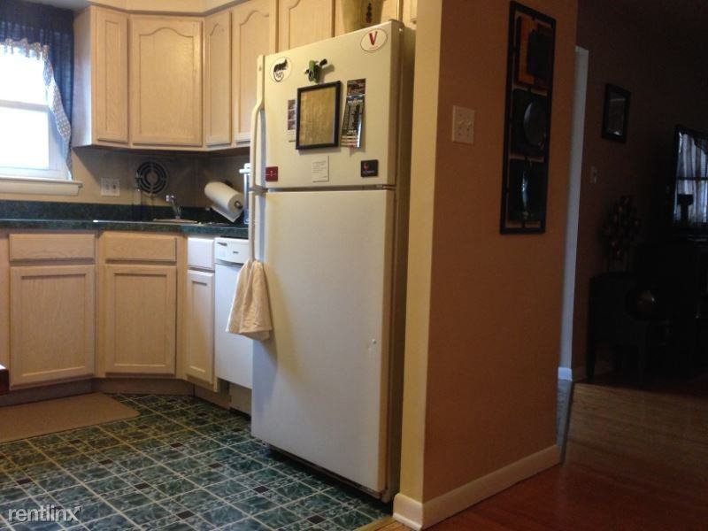 7815 Queen St A - Photo 2 of 16