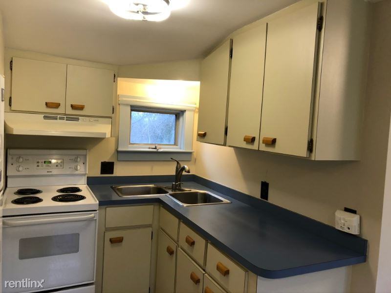 8 Applewood Dr B - Photo 3 of 16