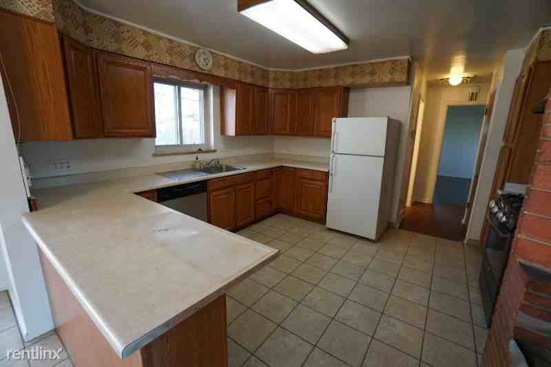 2260 Jamaica St - Photo 3 of 18