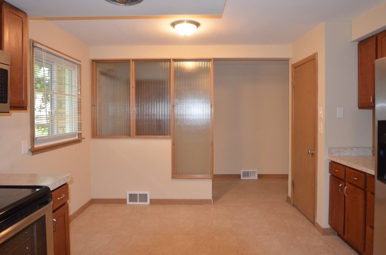 2237 Nokomis Ave - Photo 3 of 8