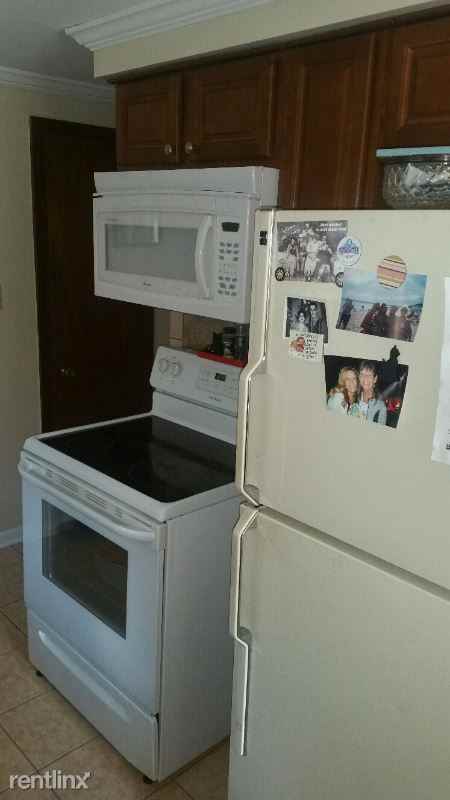 206 Mead St 3 - Photo 2 of 17