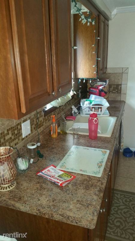 206 Mead St 3 - Photo 3 of 17