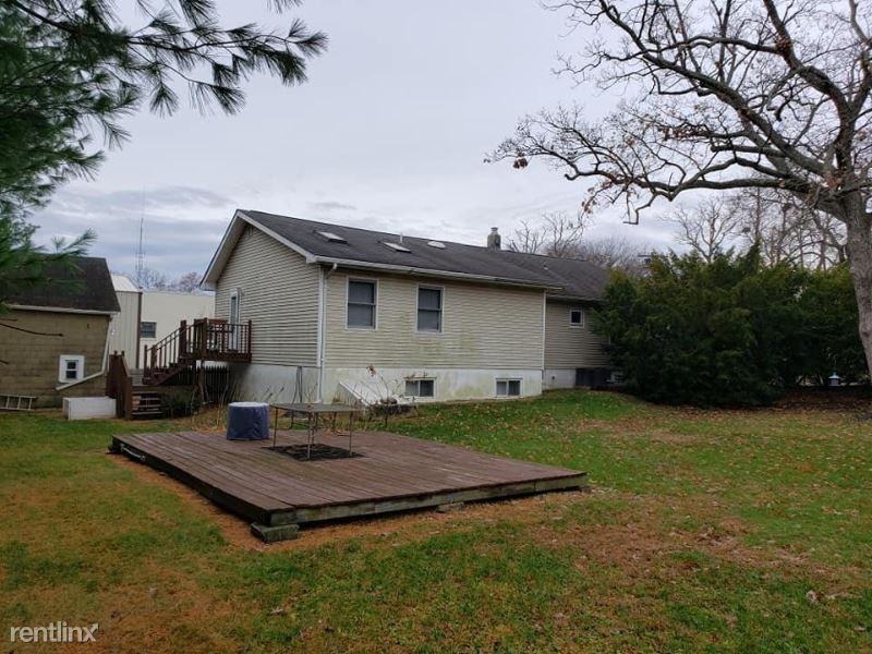 60 Laurel Ave - Photo 2 of 7