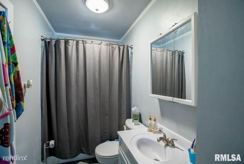 935 28th St - Photo 3 of 13