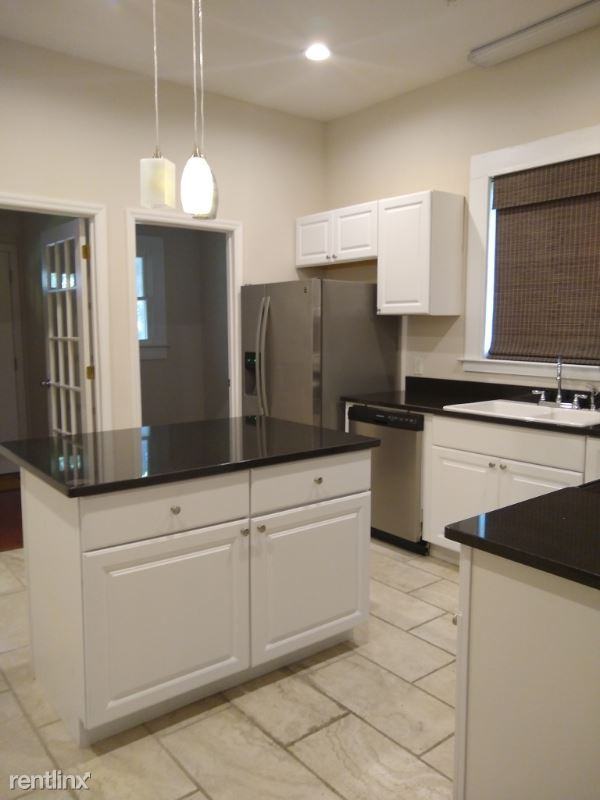 202 Dunlop St - Photo 2 of 10