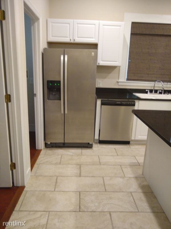 202 Dunlop St - Photo 3 of 10