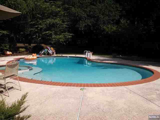 503 Hampton Hill Rd - Photo 2 of 17