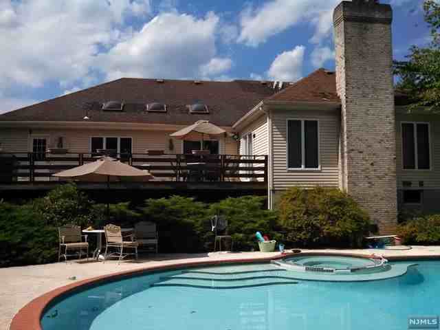 503 Hampton Hill Rd - Photo 3 of 17