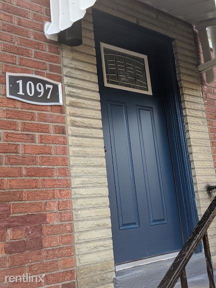 1097 Roseanne Ave - Photo 2 of 7