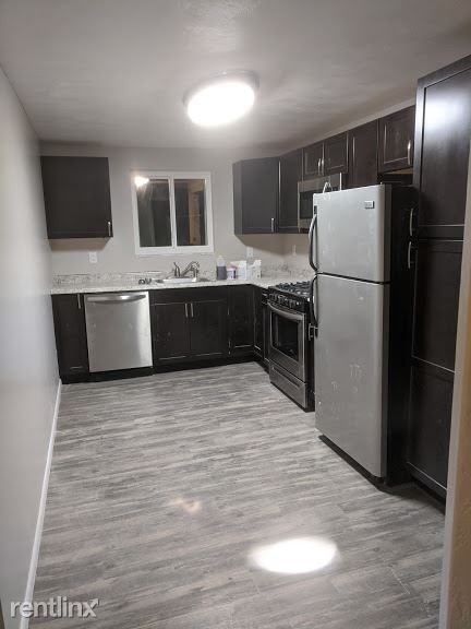 1097 Roseanne Ave - Photo 3 of 7