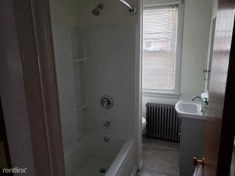 220 East Union St - Photo 3 of 8