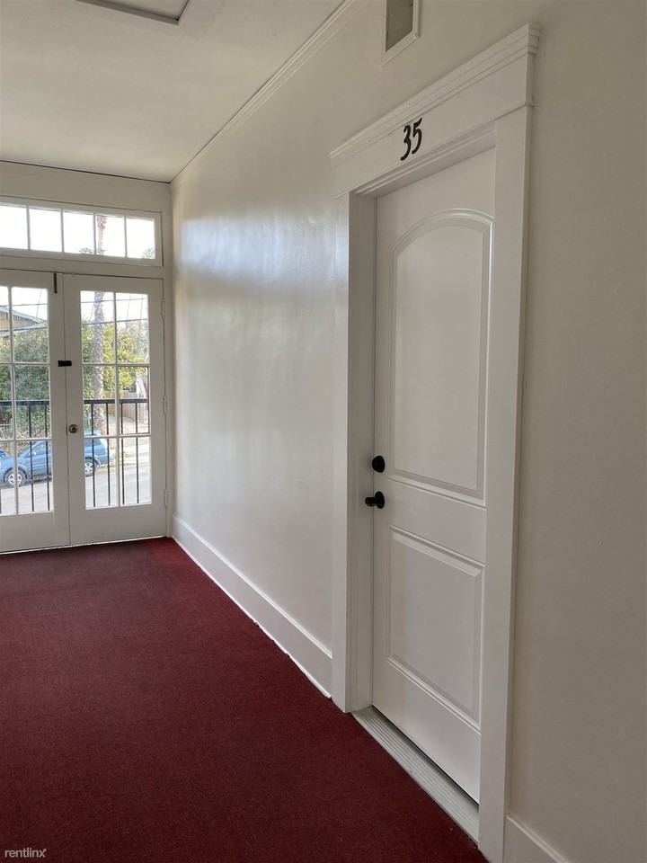 1441 Edgecliffe Dr - Photo 2 of 10