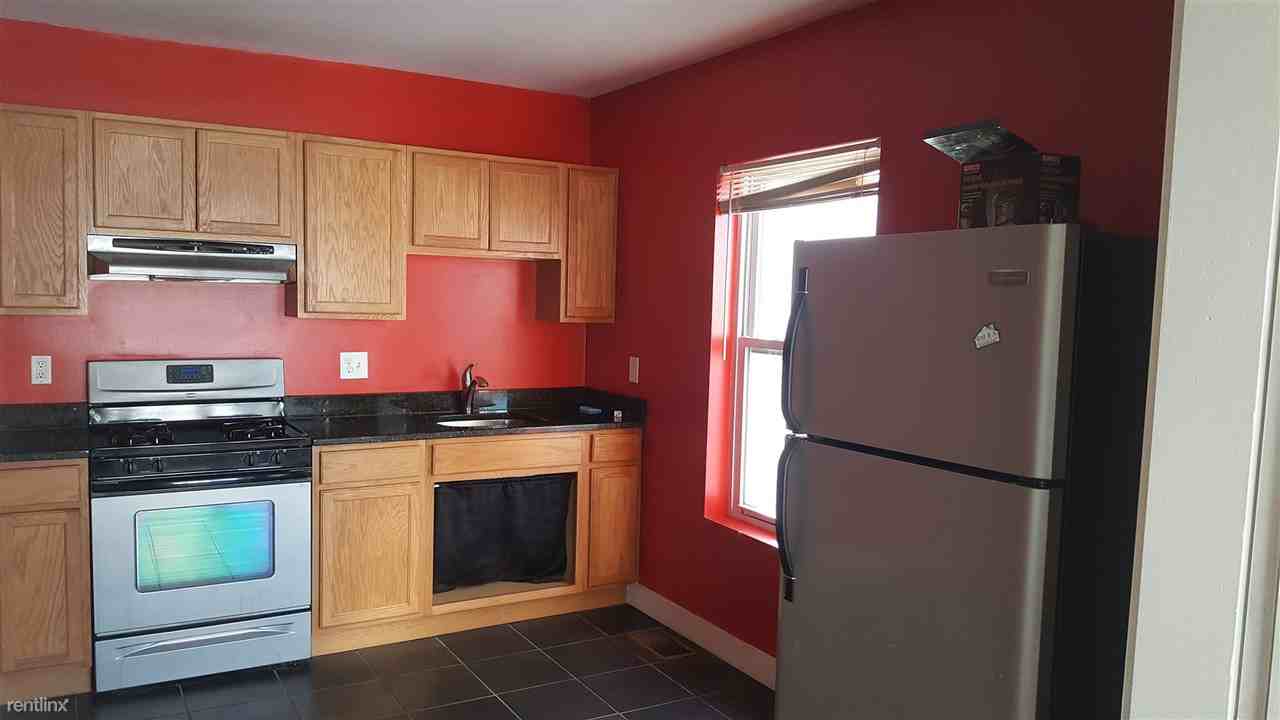 7 Russell St 1f - Photo 2 of 4