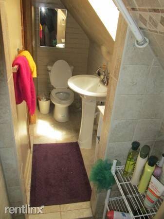 430 8th St Se B - Photo 3 of 22