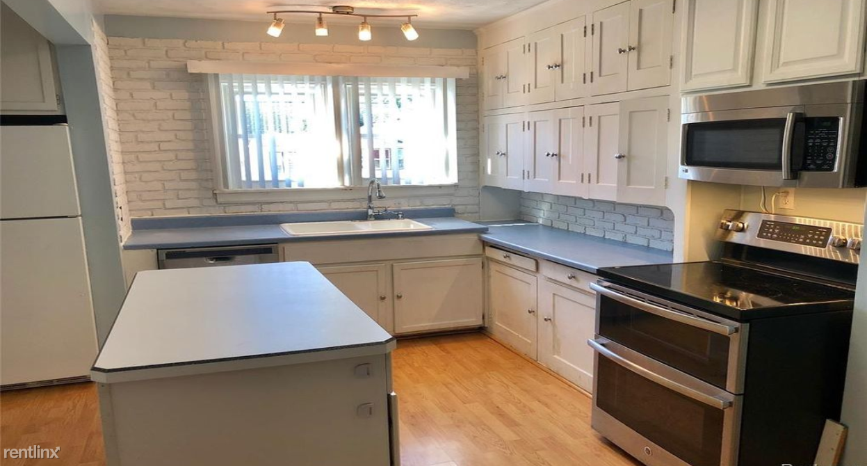 5453 Detroit St - Photo 2 of 10