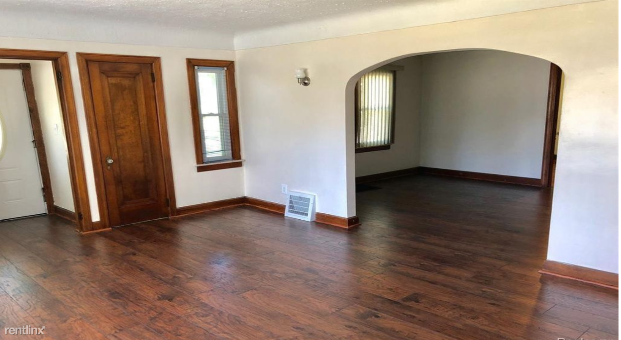 5453 Detroit St - Photo 3 of 10