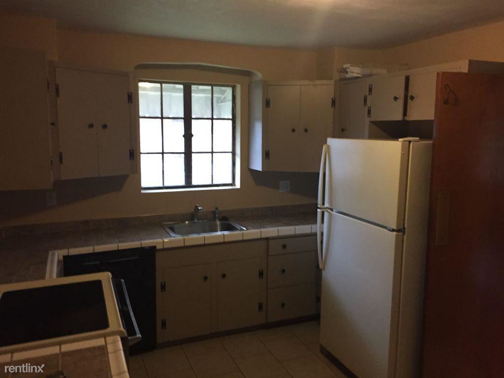 221 E Elmhurst Rd - Photo 2 of 26