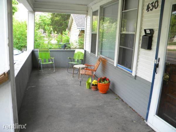 430 8th St Se A - Photo 2 of 5