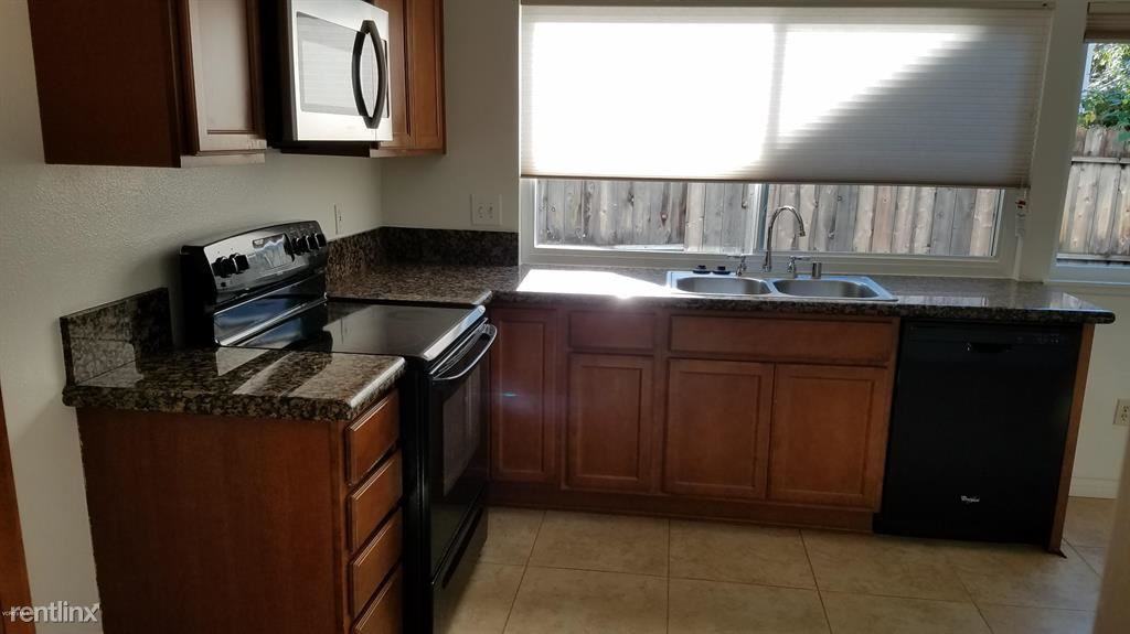 909 Oakmound Ave - Photo 2 of 10